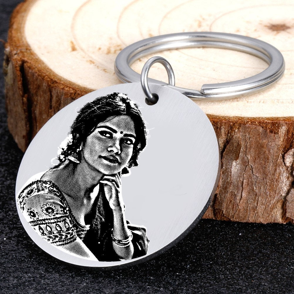 Pet Portrait Personalized Custom Keychain Perfect Gift for Dog Moms and Pet Lovers, Engraved Dog and Cat Keychain, Memorial Keepsake Gifts