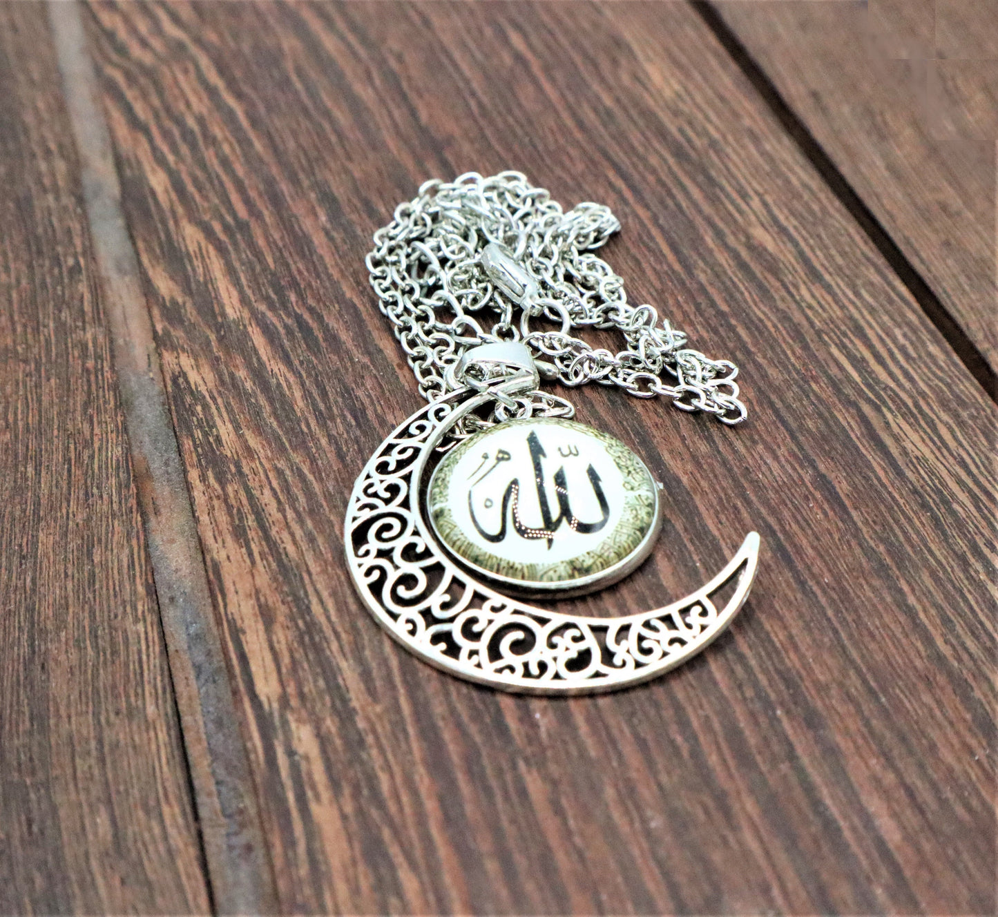 Allah Islamic Necklace Pendant With An Adjustable Silver Chain To Give As Islamic Eid Gifts For Women During Ramadan