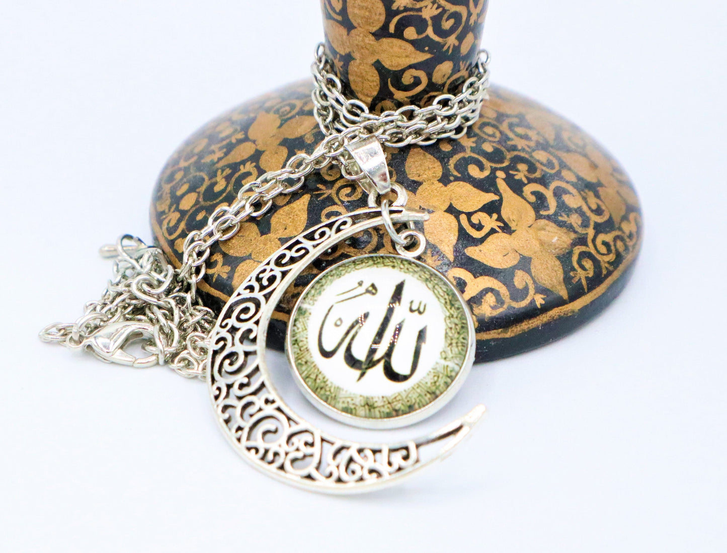 Allah Islamic Necklace Pendant With An Adjustable Silver Chain To Give As Islamic Eid Gifts For Women During Ramadan