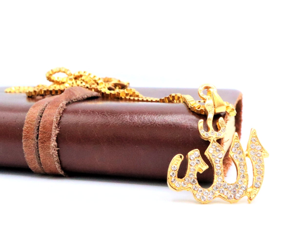 Allah Necklace With An Islamic Gold Pendant For Men And Women To Give As Perfect Islamic Gift During Eid and Ramadan