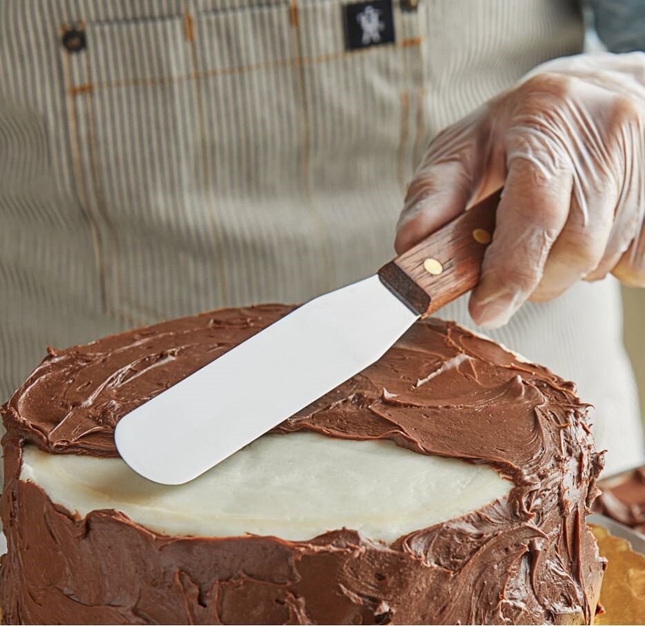 Personalized Baking Spatula Kitchen Gift  For Holidays And Housewarming | Engraved Spatula Retirement Gift For Mom With A Kitchen Apron