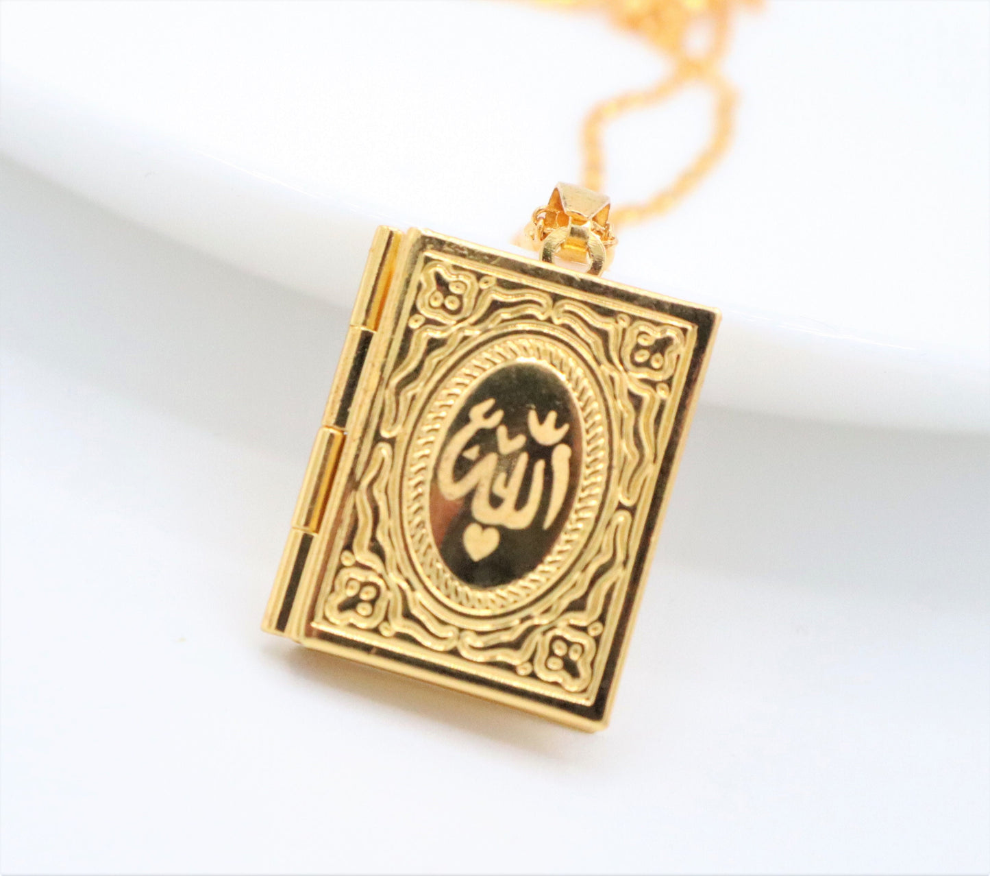 Allah Necklace Pendant With A Photo Locket Box For Men and Women And To Give As Islamic Gifts During Eid And Ramadan