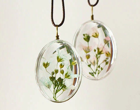 Handmade Pressed Flower Valentine Gift Necklace For Nature Lover, Baby's Breath Flower Pendant, Forget Me Not Gypsophila Flower Necklace