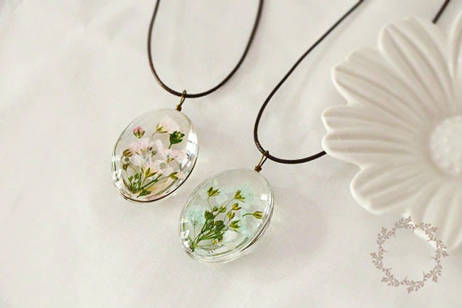 Handmade Pressed Flower Valentine Gift Necklace For Nature Lover, Baby's Breath Flower Pendant, Forget Me Not Gypsophila Flower Necklace