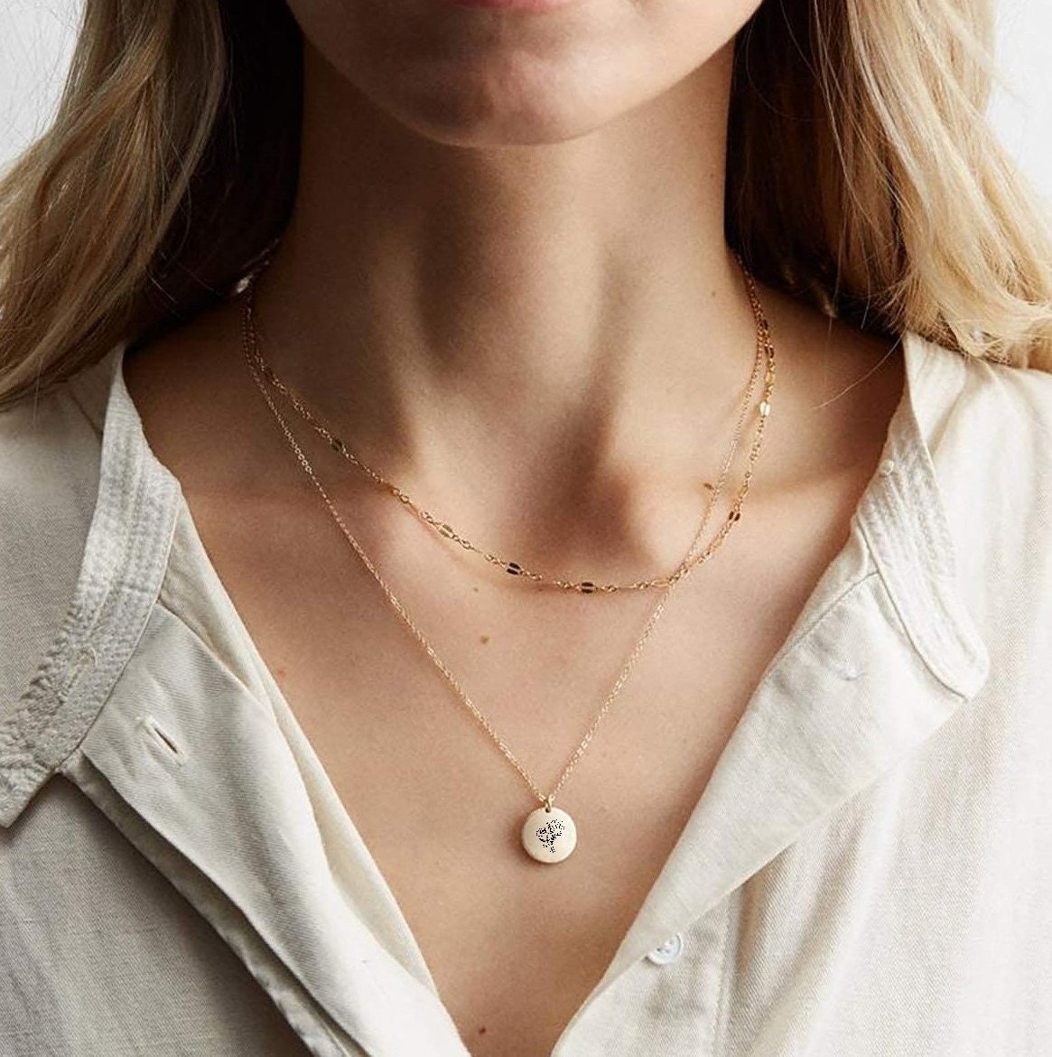 Personalized Birth Flower Necklace with Custom Engraving, Handcrafted Pendant with Birth Month Flower, Meaningful and Unique Jewelry for Her