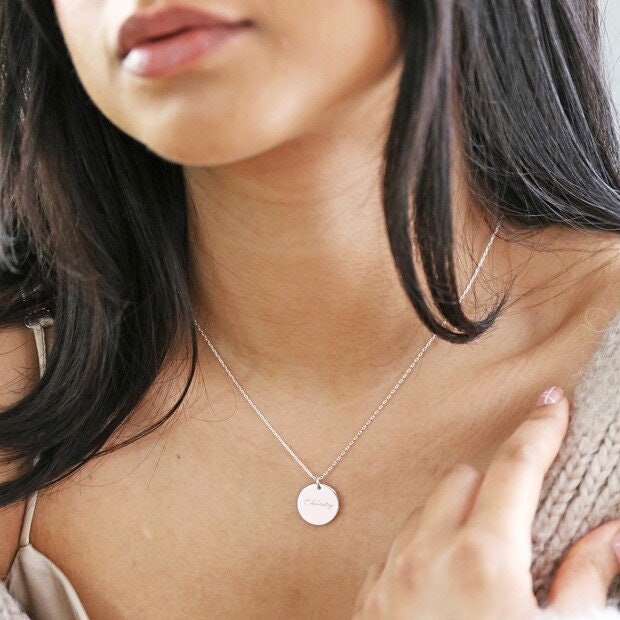 Personalized Birth Flower Necklace with Custom Engraving, Handcrafted Pendant with Birth Month Flower, Meaningful and Unique Jewelry for Her